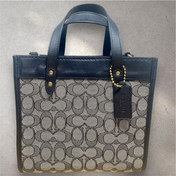 Coach Field Tote 22 Signature Navy Jacquard - Picture 1 of 11